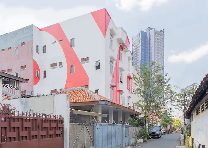 Oyo 1111 Passer Baroe Inn Jakarta